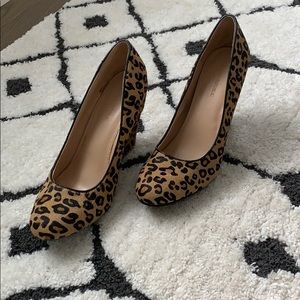 🐆 Leopard print wedge heels - Banana Republic